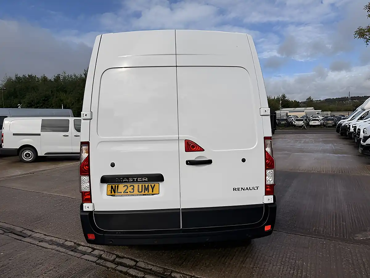 Used 2023 Renault Master LM35 Business Plus White - Interior and Exterior details 4