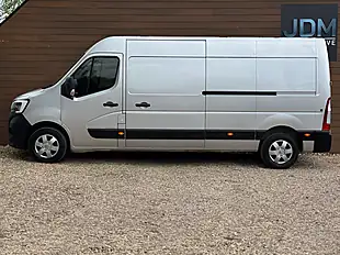 Used 2023 Renault Master LM35 Business+ Star Grey - Interior and Exterior details 8