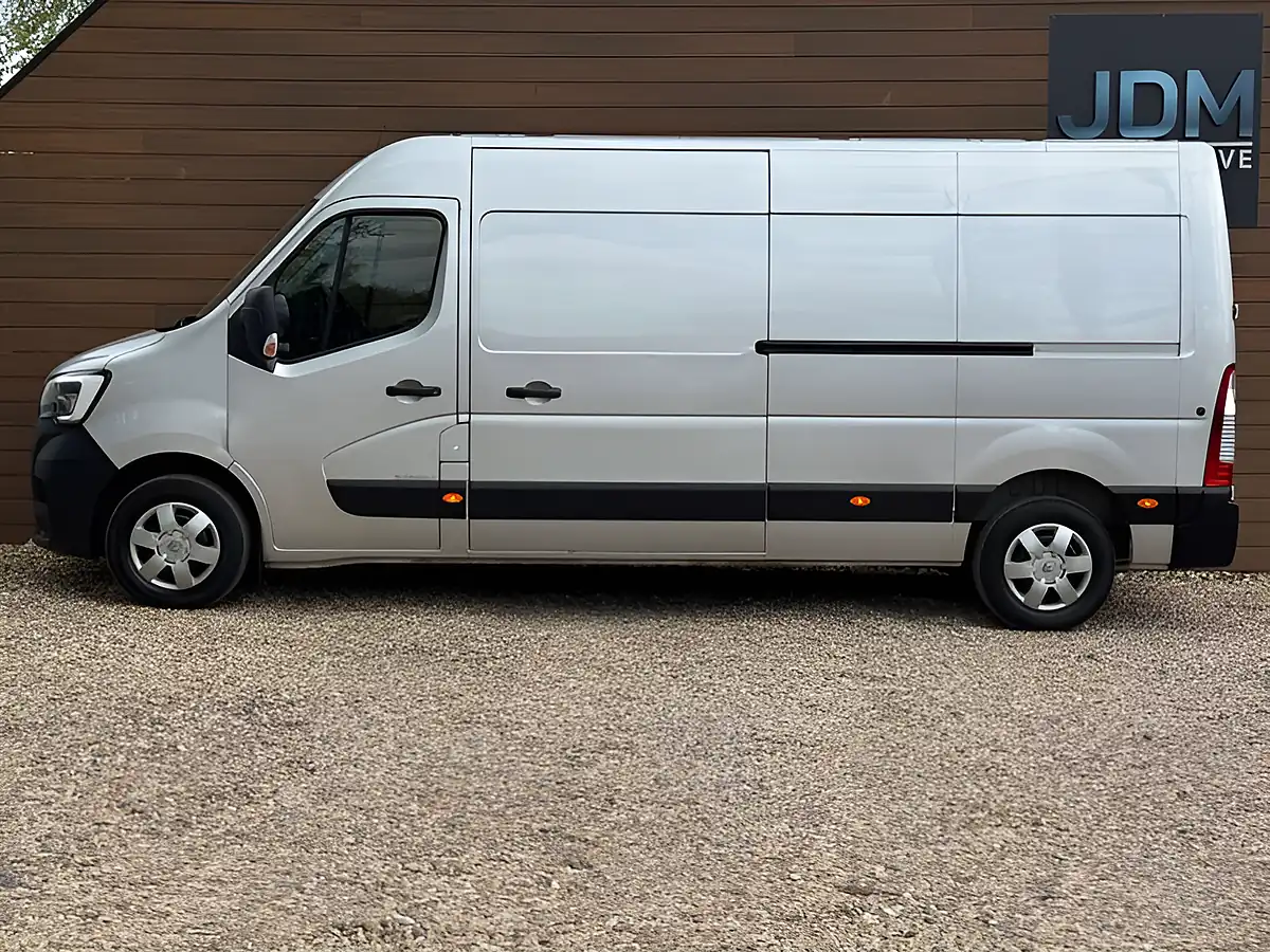 Used 2023 Renault Master LM35 Business+ Star Grey - Interior and Exterior details 8