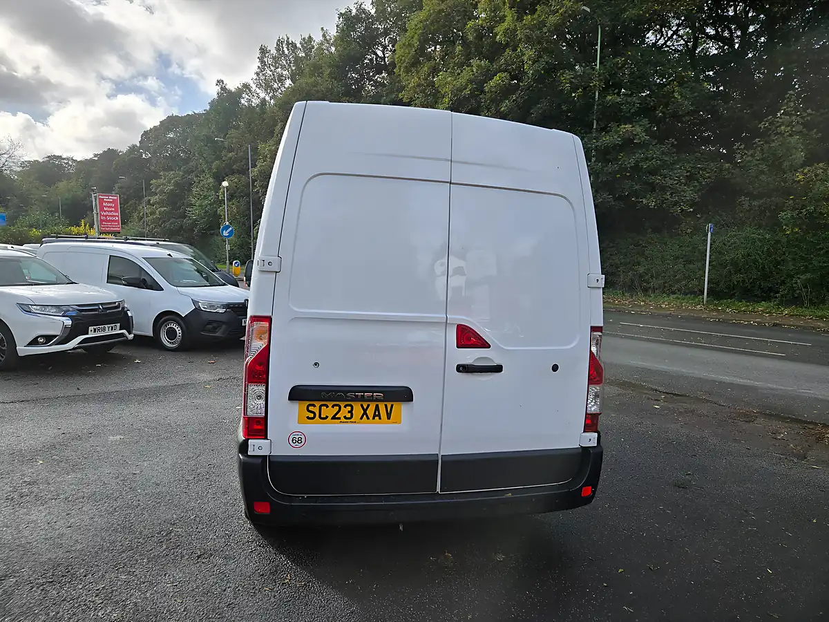 Used 2023 Renault Master LM35 Start Medium Roof Van White - Interior and Exterior details 10