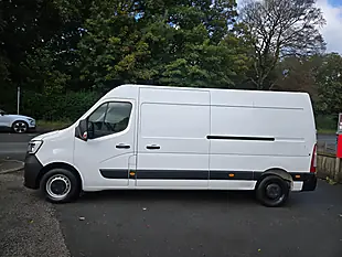 Used 2023 Renault Master LM35 Start Medium Roof Van White - Interior and Exterior details 4