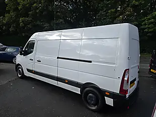 Used 2023 Renault Master LM35 Start Medium Roof Van White - Interior and Exterior details 9