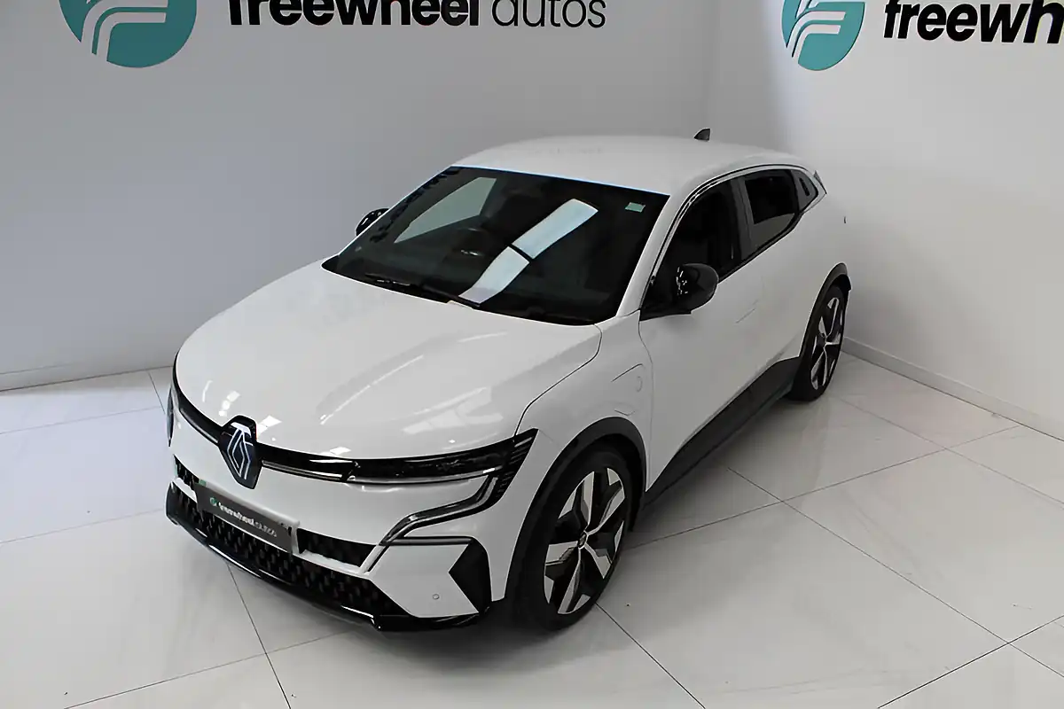 Used 2023 Renault Megane E-Tech Techno+ White - Interior and Exterior details 11