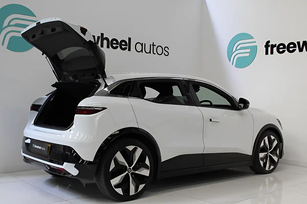 Used 2023 Renault Megane E-Tech Techno+ White - Interior and Exterior details 12