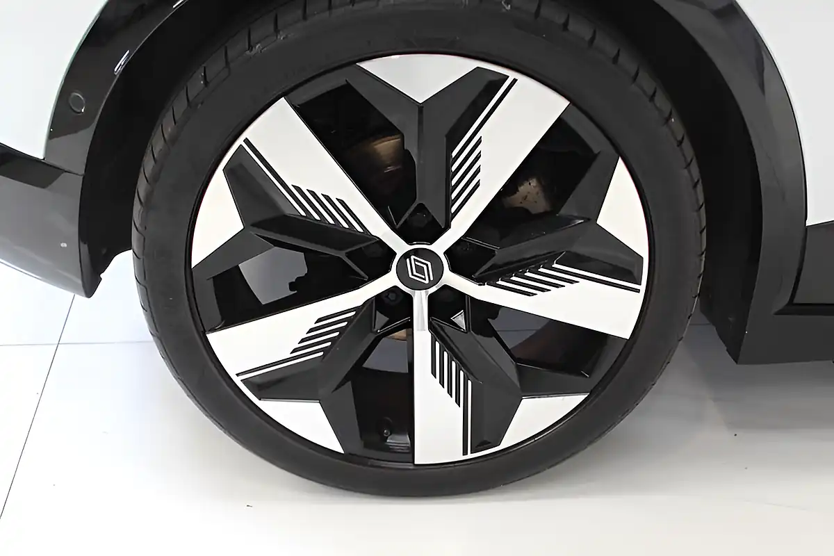 Used 2023 Renault Megane E-Tech Techno+ White - Interior and Exterior details 13