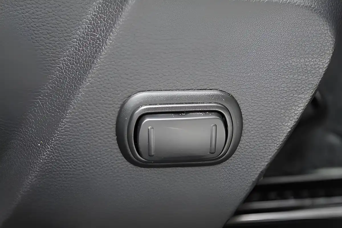 Used 2023 Renault Megane E-Tech Techno+ White - Interior and Exterior details 15
