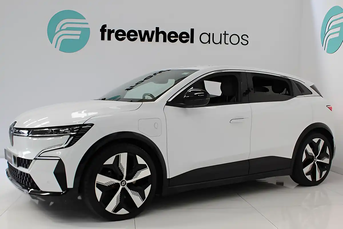 Used 2023 Renault Megane E-Tech Techno+ White - Interior and Exterior details 2