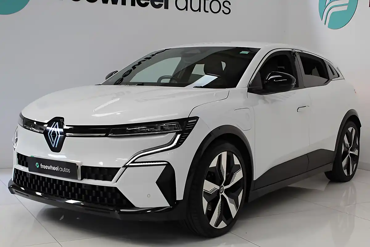 Used 2023 Renault Megane E-Tech Techno+ White - Interior and Exterior details 3