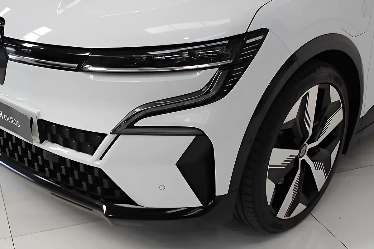 Used 2023 Renault Megane E-Tech Techno+ White - Interior and Exterior details 6