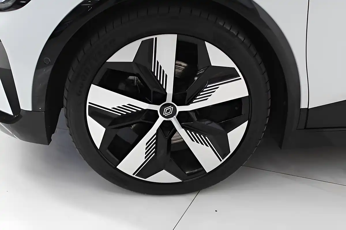 Used 2023 Renault Megane E-Tech Techno+ White - Interior and Exterior details 7