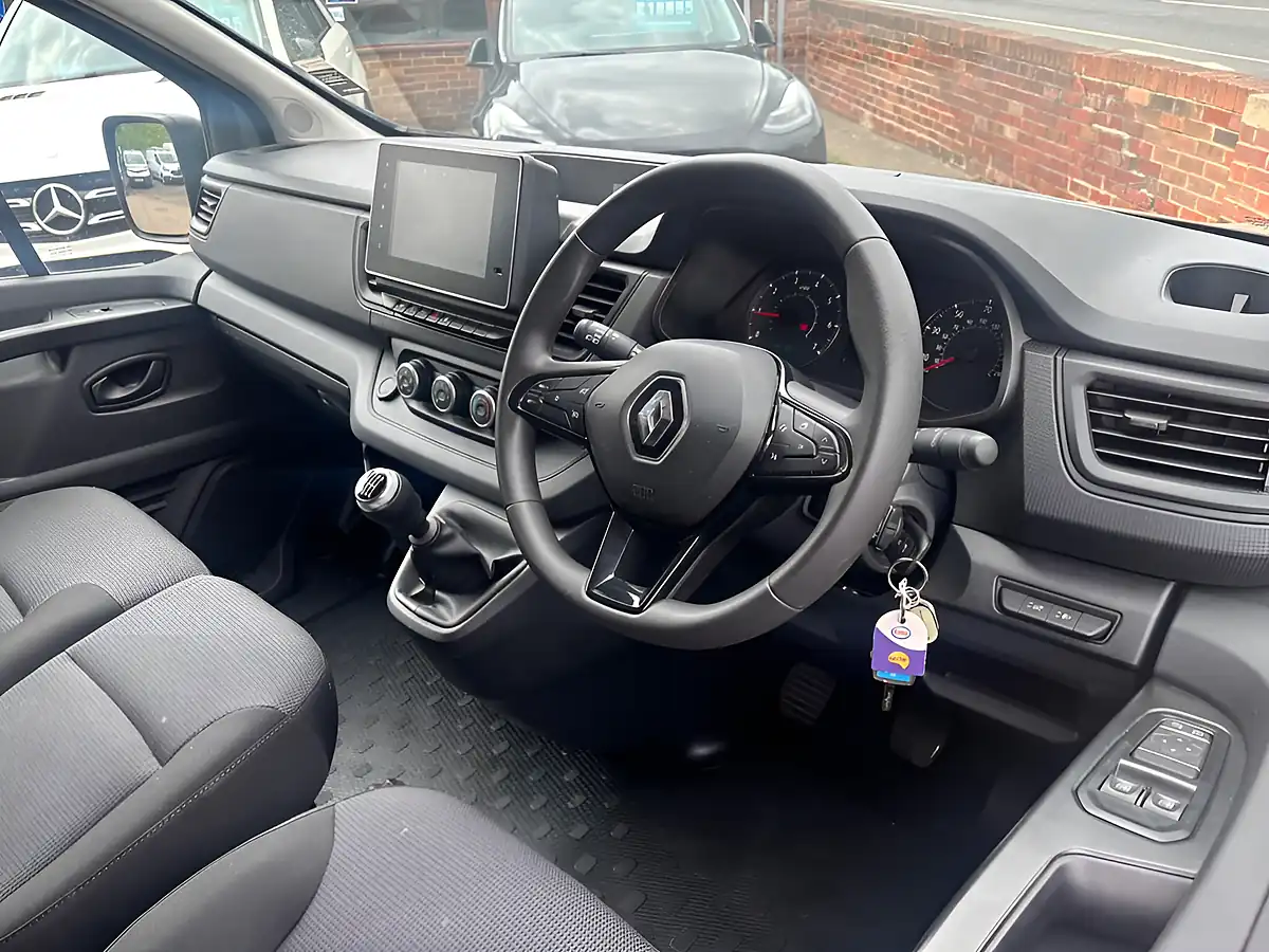 Used 2023 Renault Trafic Advance Black - Interior and Exterior details 10