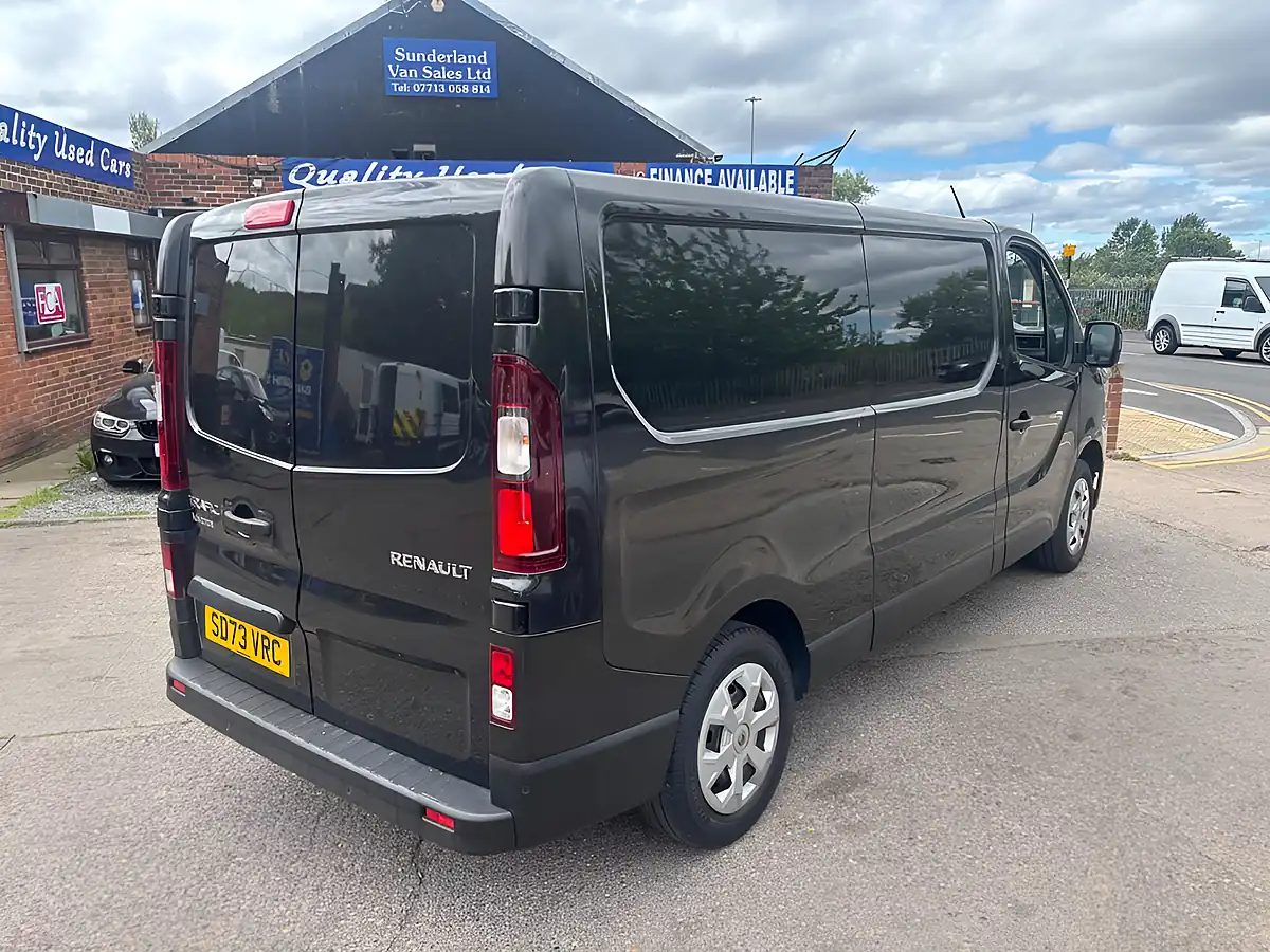 Used 2023 Renault Trafic Advance Black - Interior and Exterior details 11