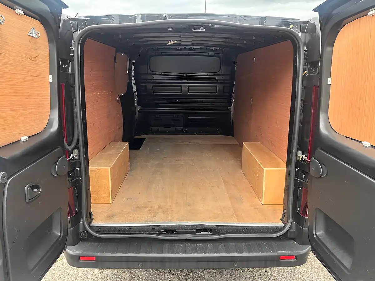 Used 2023 Renault Trafic Advance Black - Interior and Exterior details 12