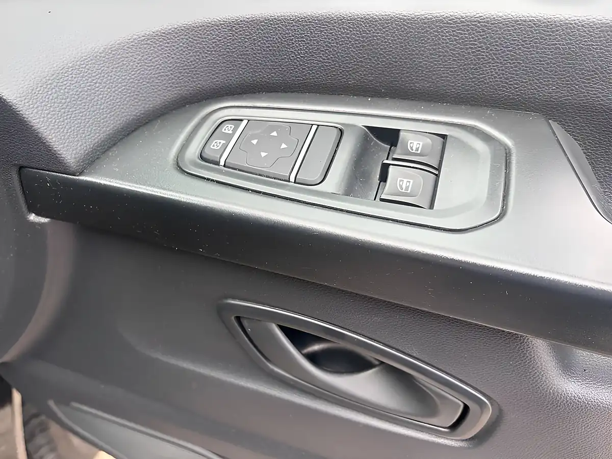 Used 2023 Renault Trafic Advance Black - Interior and Exterior details 14