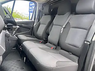Used 2023 Renault Trafic Advance Black - Interior and Exterior details 15