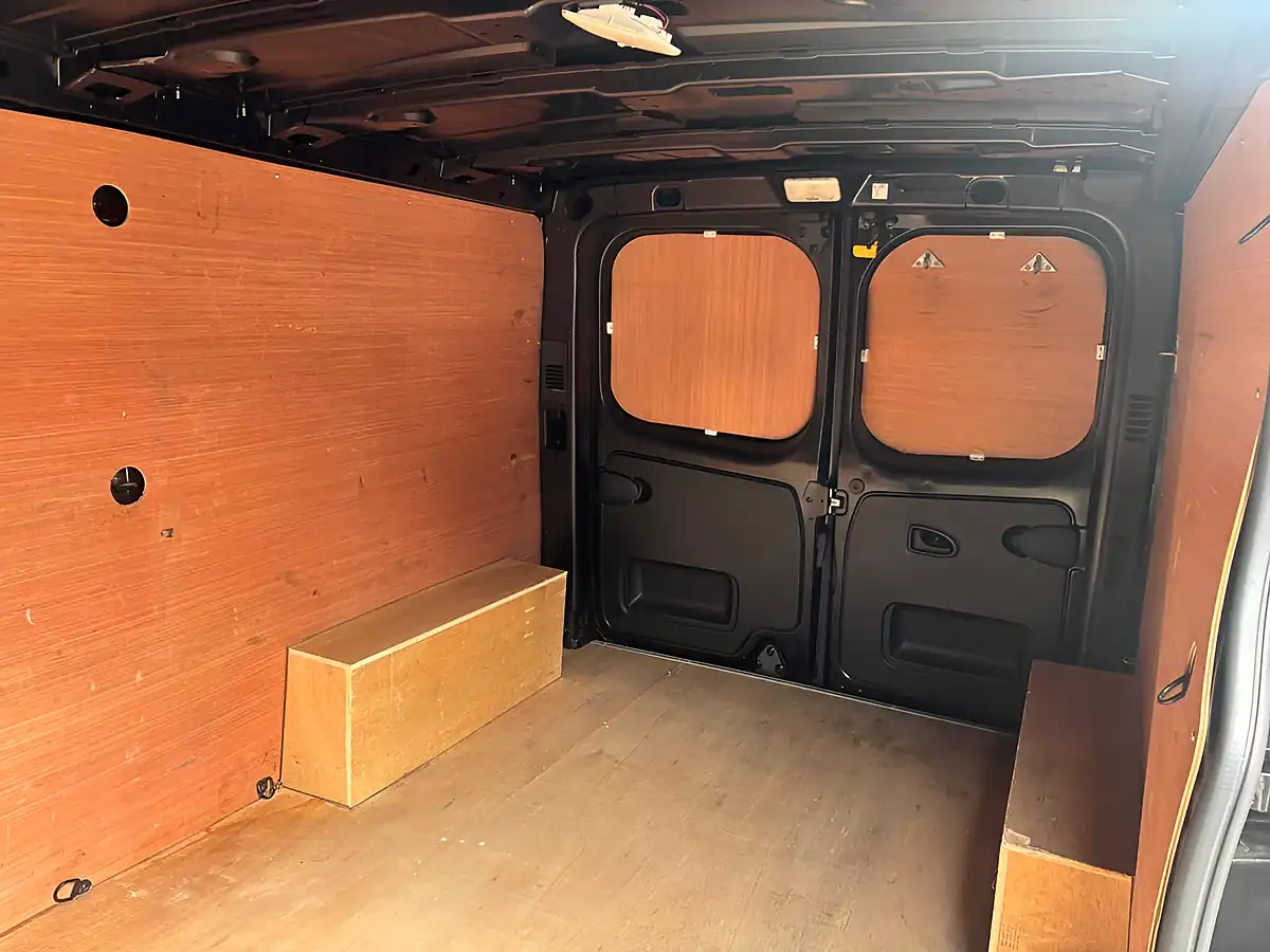 Used 2023 Renault Trafic Advance Black - Interior and Exterior details 16