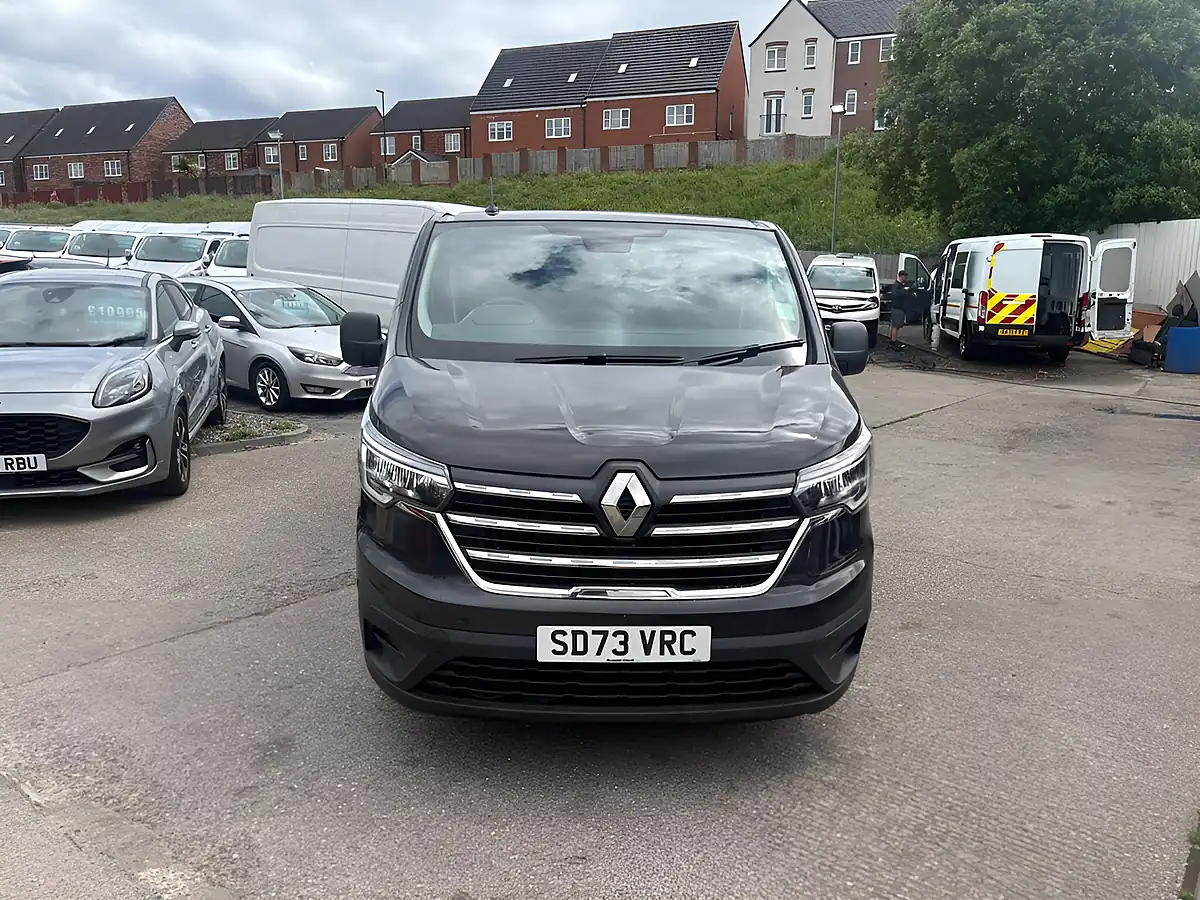 Used 2023 Renault Trafic Advance Black - Interior and Exterior details 2
