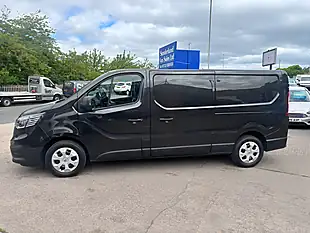 Used 2023 Renault Trafic Advance Black - Interior and Exterior details 4