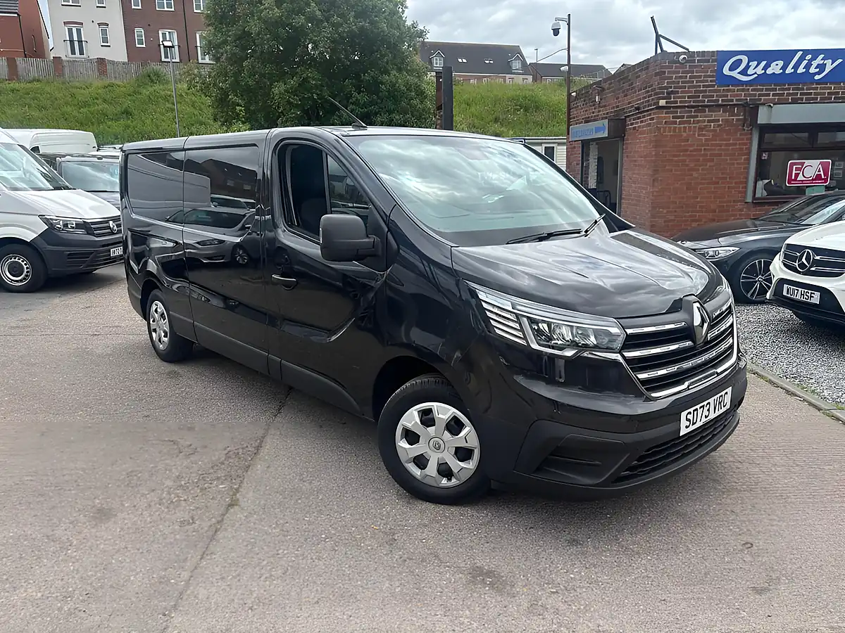Used 2023 Renault Trafic Advance Black - Interior and Exterior details 5