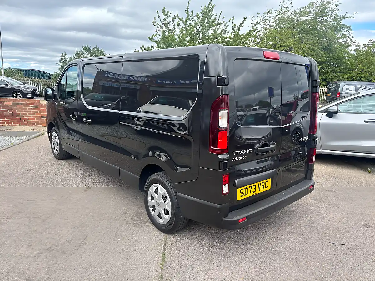 Used 2023 Renault Trafic Advance Black - Interior and Exterior details 7