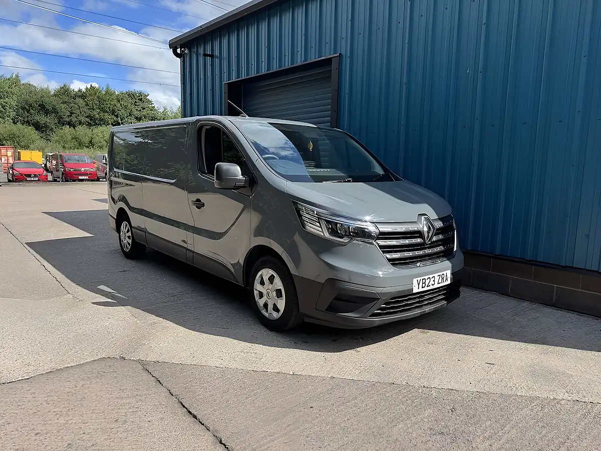 Used 2023 Renault Trafic Advance Grey - Front View