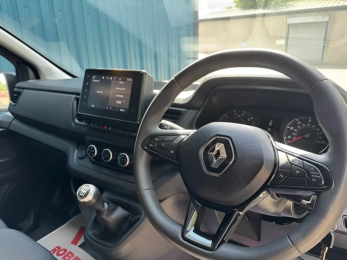 Used 2023 Renault Trafic Advance Grey - Interior and Exterior details 10