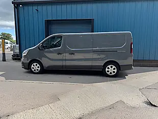 Used 2023 Renault Trafic Advance Grey - Interior and Exterior details 6