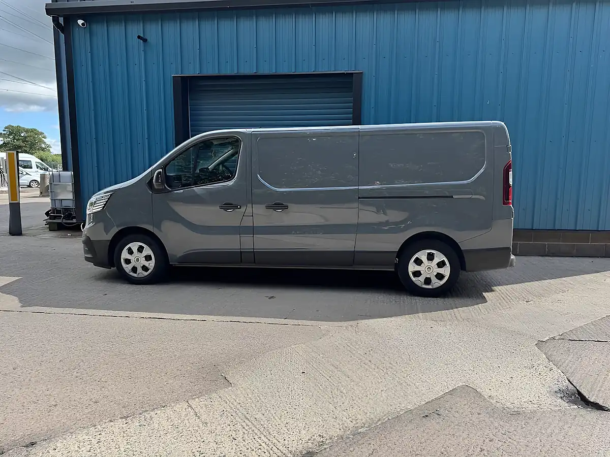 Used 2023 Renault Trafic Advance Grey - Interior and Exterior details 6