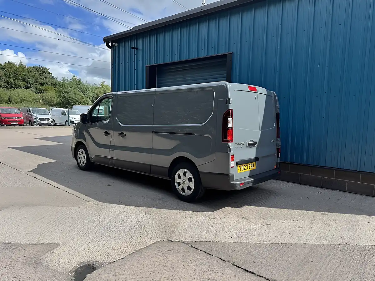 Used 2023 Renault Trafic Advance Grey - Interior and Exterior details 7