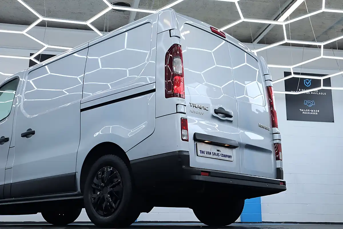 Used 2023 Renault Trafic Advance Grey - Interior and Exterior details 11