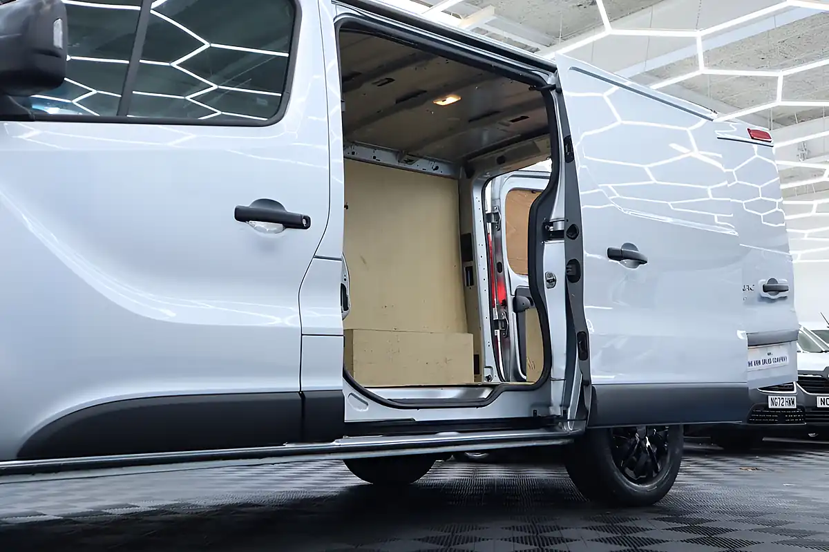 Used 2023 Renault Trafic Advance Grey - Interior and Exterior details 13