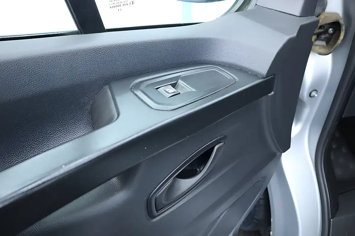 Used 2023 Renault Trafic Advance Grey - Interior and Exterior details 14