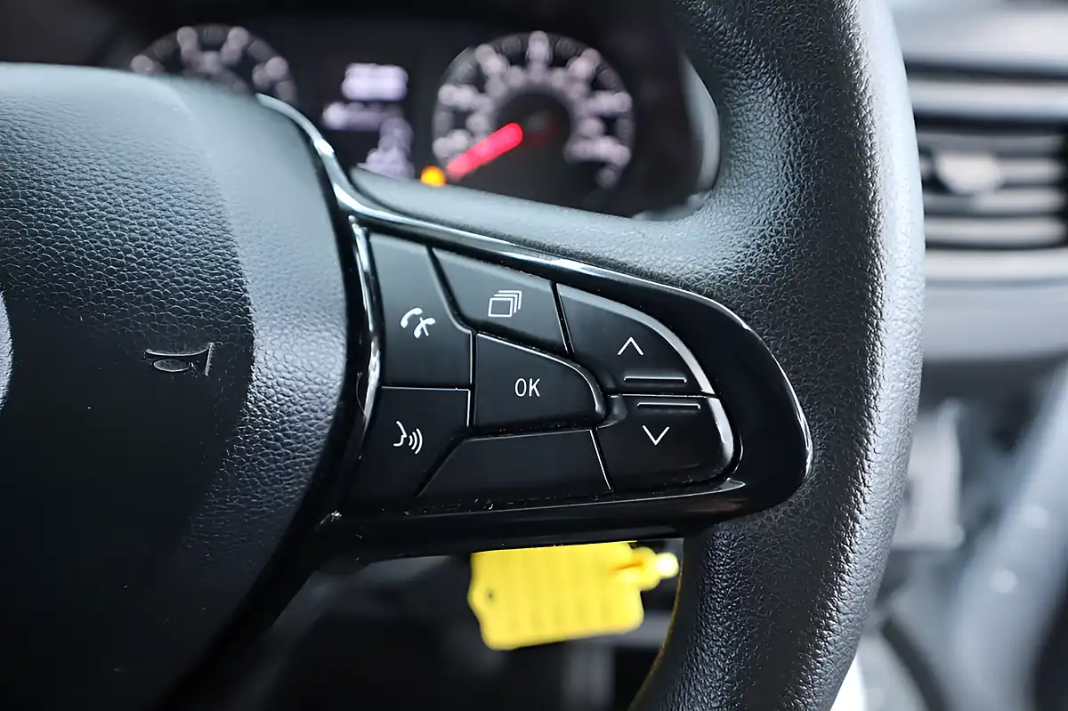 Used 2023 Renault Trafic Advance Grey - Interior and Exterior details 17