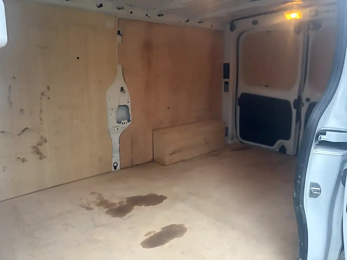 Used 2023 Renault Trafic Advance L2 H1 White - Interior and Exterior details 19