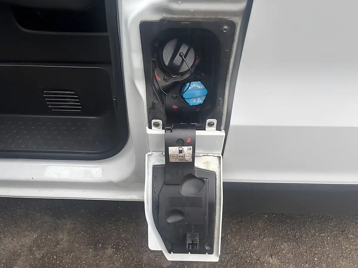 Used 2023 Renault Trafic Advance L2 H1 White - Interior and Exterior details 20