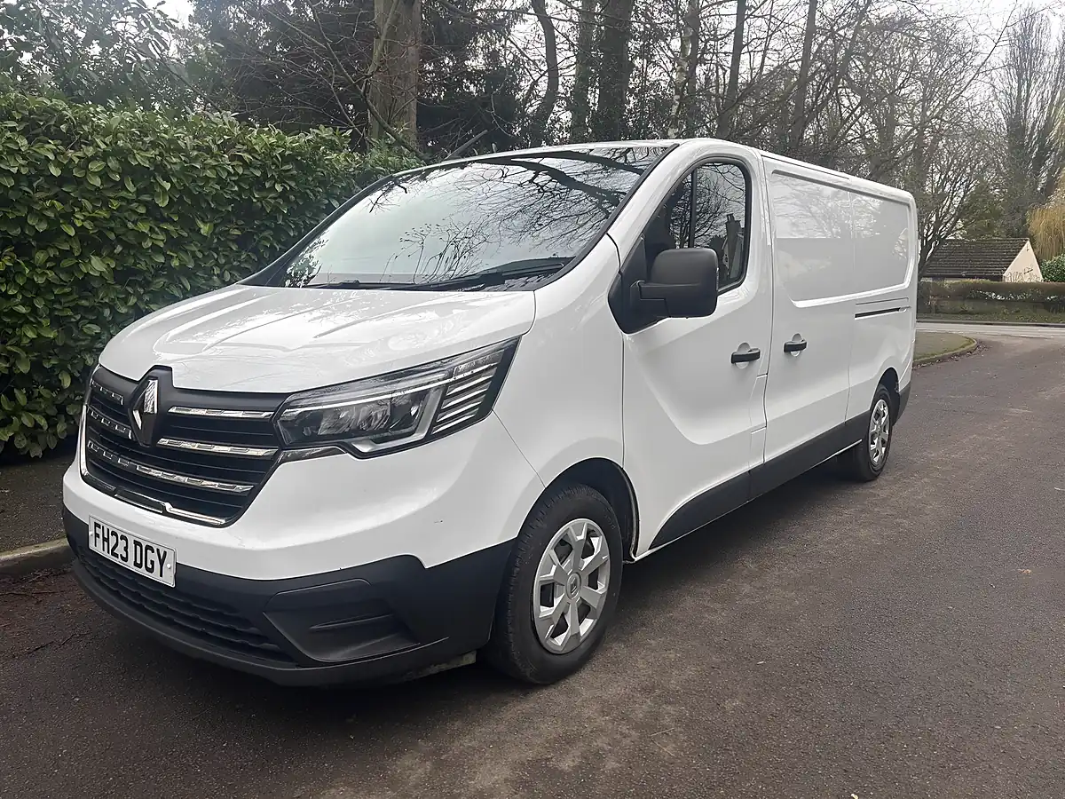 Used 2023 Renault Trafic Advance L2 H1 White - Interior and Exterior details 3