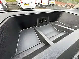 Used 2023 Renault Trafic Advance White - Interior and Exterior details 17