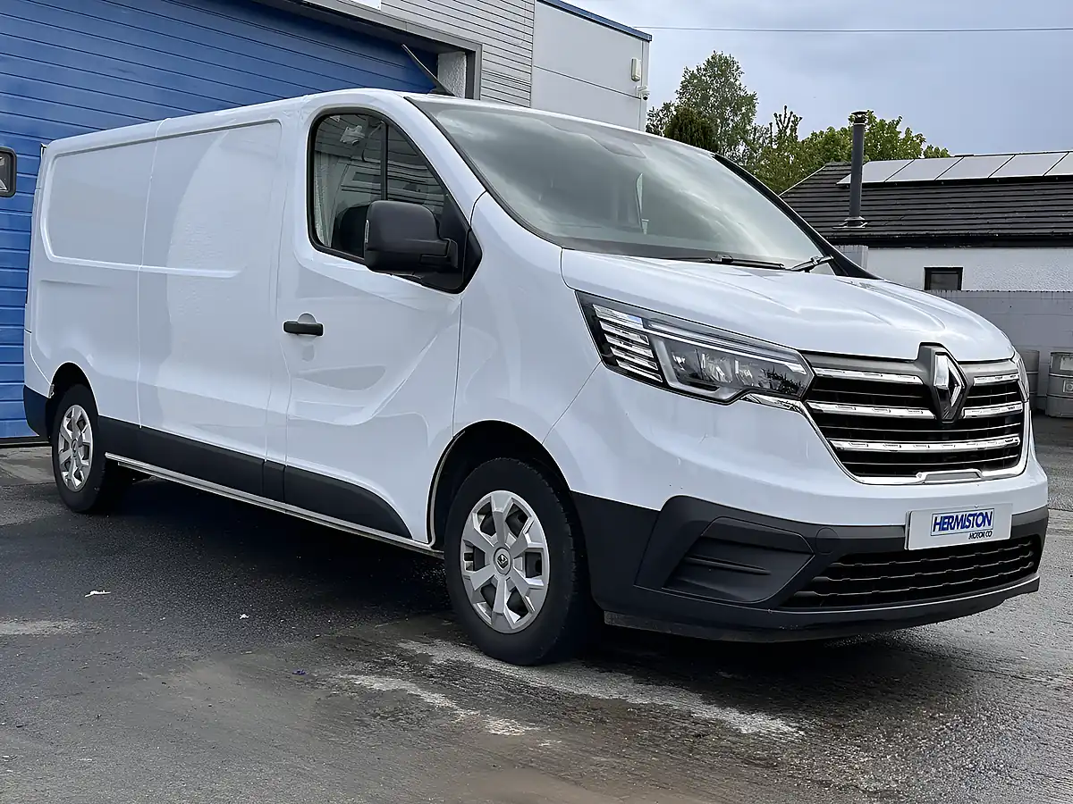 Used 2023 Renault Trafic Advance White - Interior and Exterior details 2