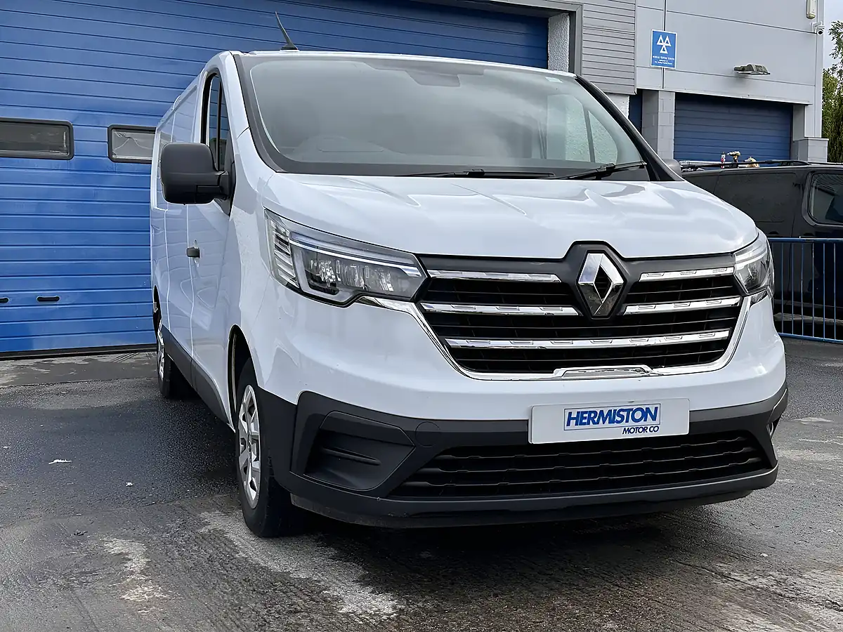 Used 2023 Renault Trafic Advance White - Interior and Exterior details 3