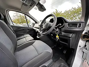 Used 2023 Renault Trafic Advance White - Interior and Exterior details 8