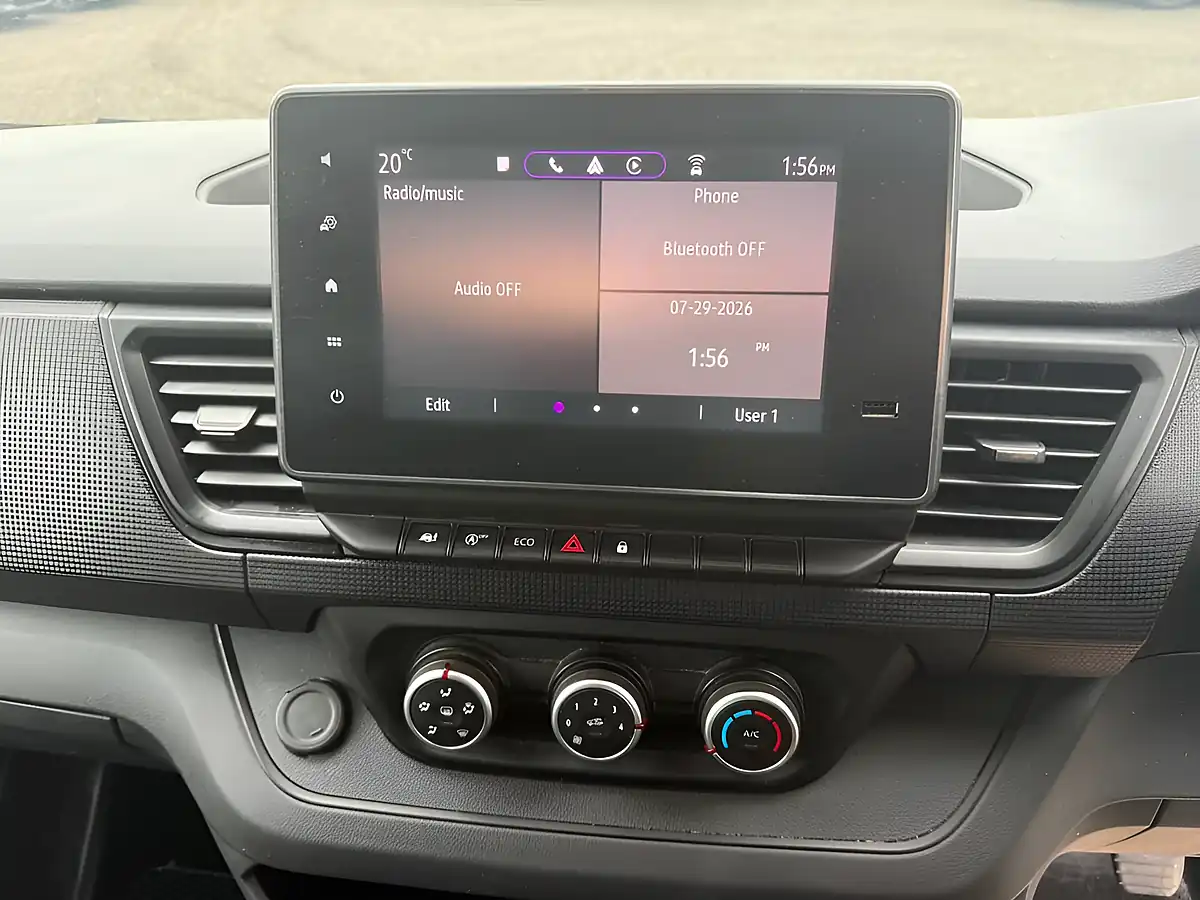 Used 2023 Renault Trafic Advance White - Interior and Exterior details 10