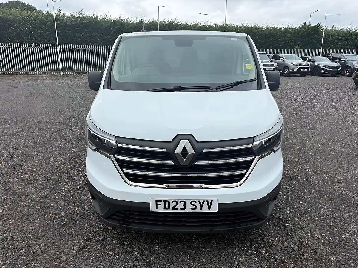 Used 2023 Renault Trafic Advance White - Interior and Exterior details 2