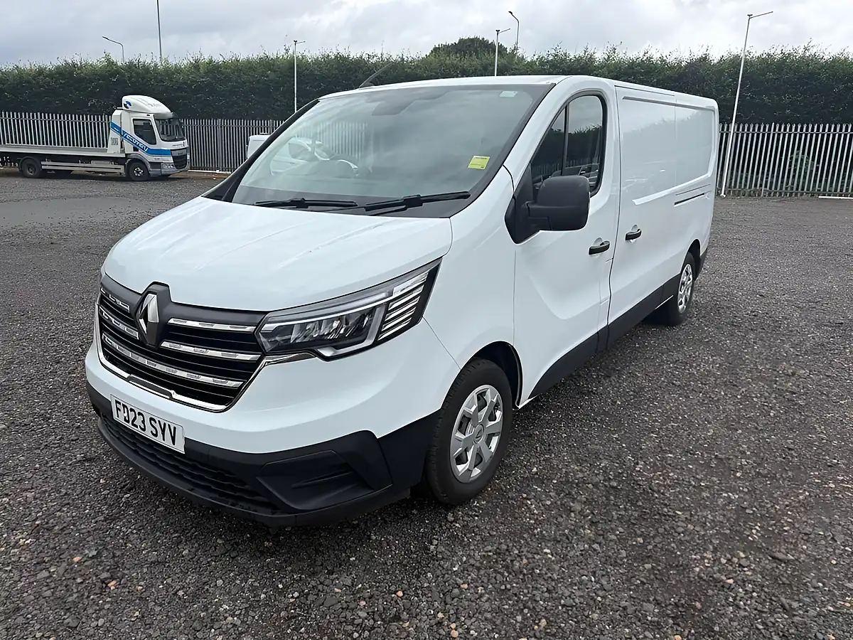 Used 2023 Renault Trafic Advance White - Interior and Exterior details 3
