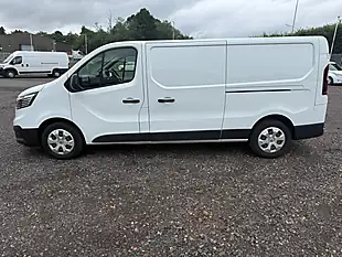 Used 2023 Renault Trafic Advance White - Interior and Exterior details 4