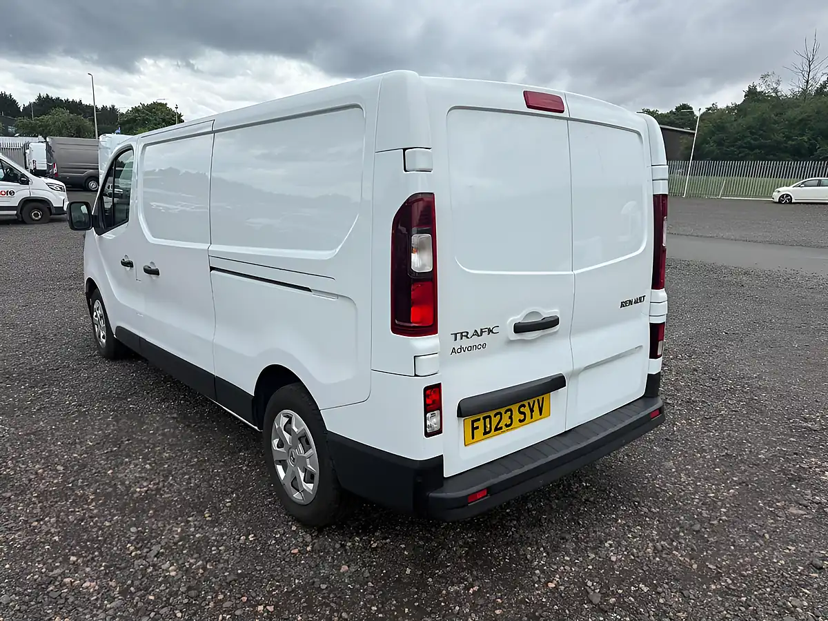 Used 2023 Renault Trafic Advance White - Interior and Exterior details 5