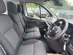 Used 2023 Renault Trafic Advance White - Interior and Exterior details 9