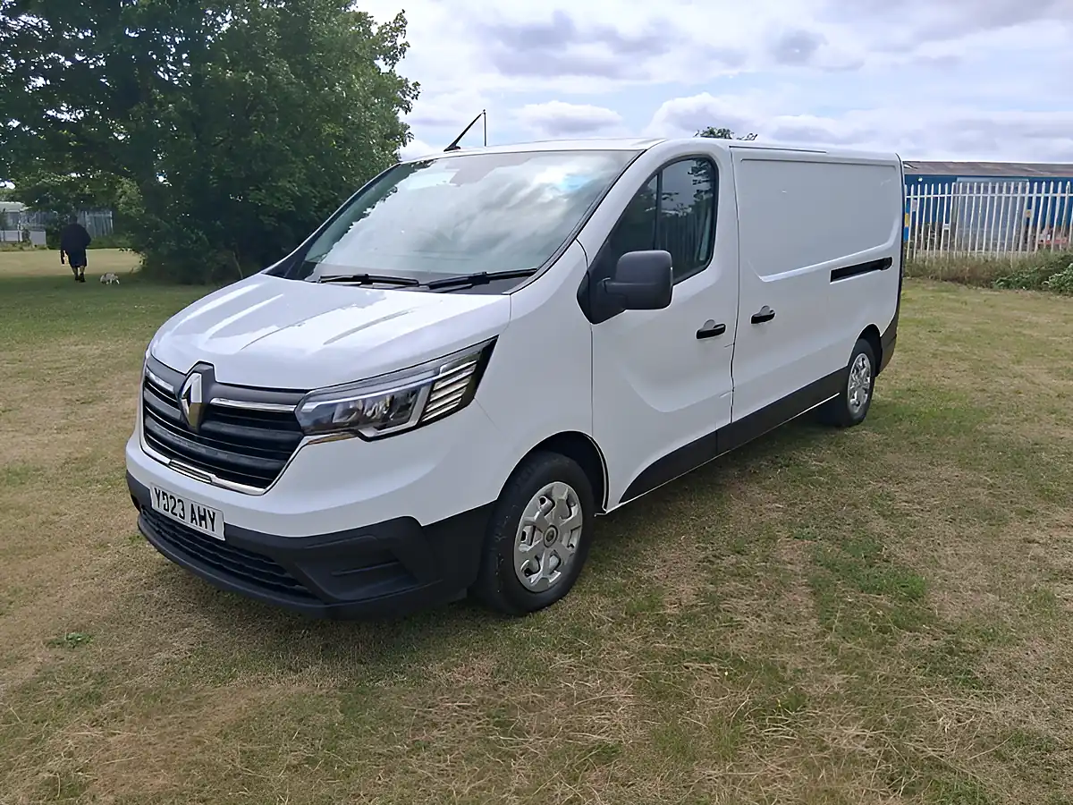 Used 2023 Renault Trafic Blue LL30 Start White - Front View