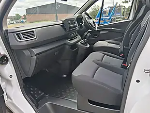 Used 2023 Renault Trafic Blue LL30 Start White - Interior and Exterior details 11