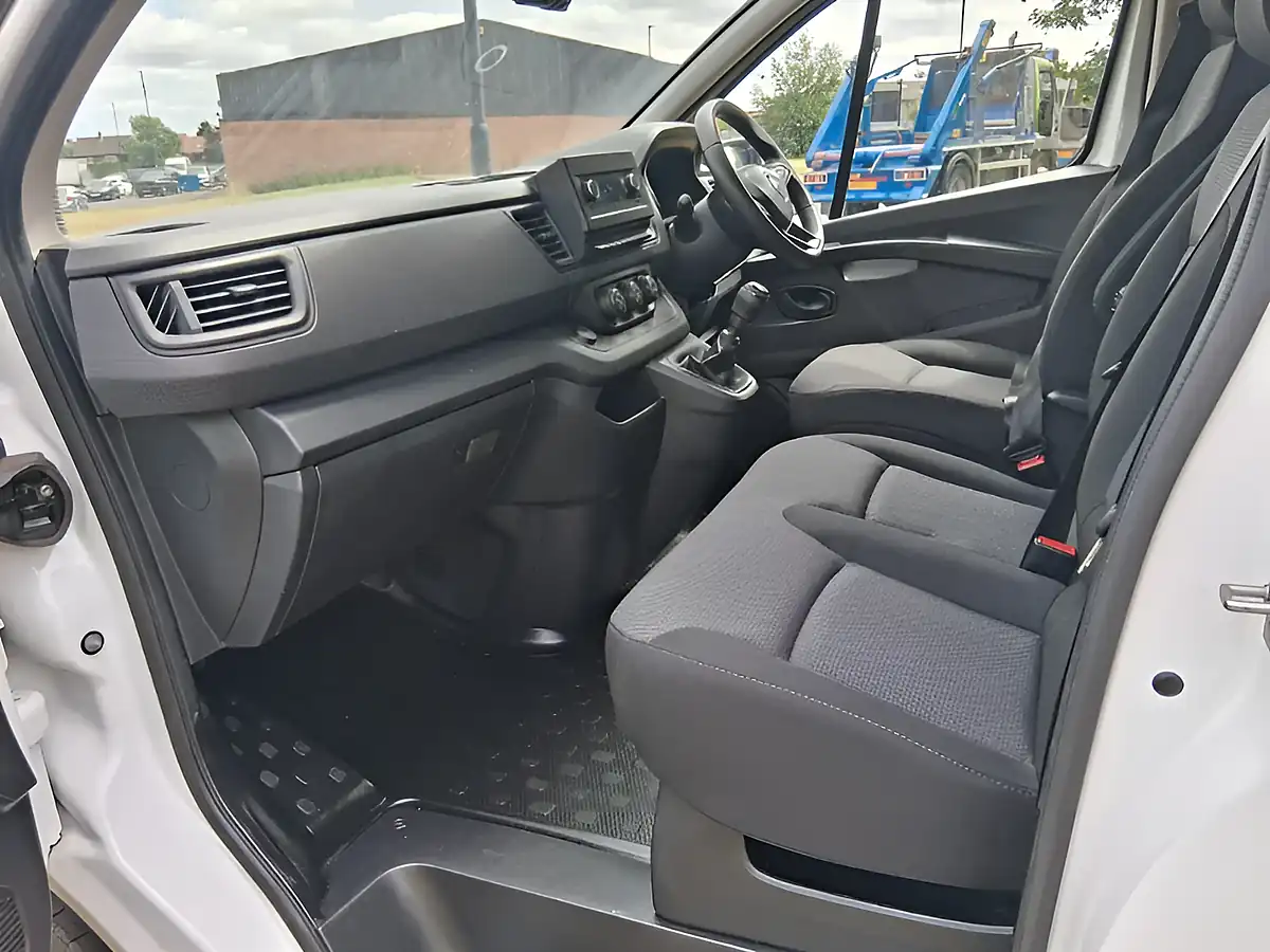 Used 2023 Renault Trafic Blue LL30 Start White - Interior and Exterior details 11