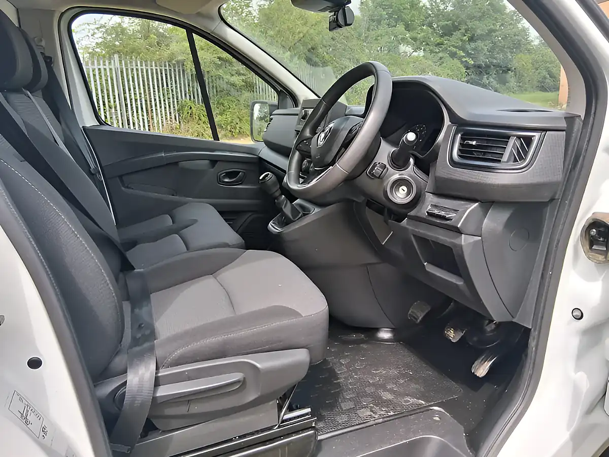 Used 2023 Renault Trafic Blue LL30 Start White - Interior and Exterior details 12